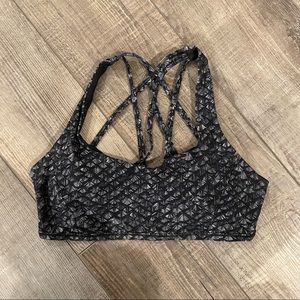 Lululemon sports bra (in good condition)